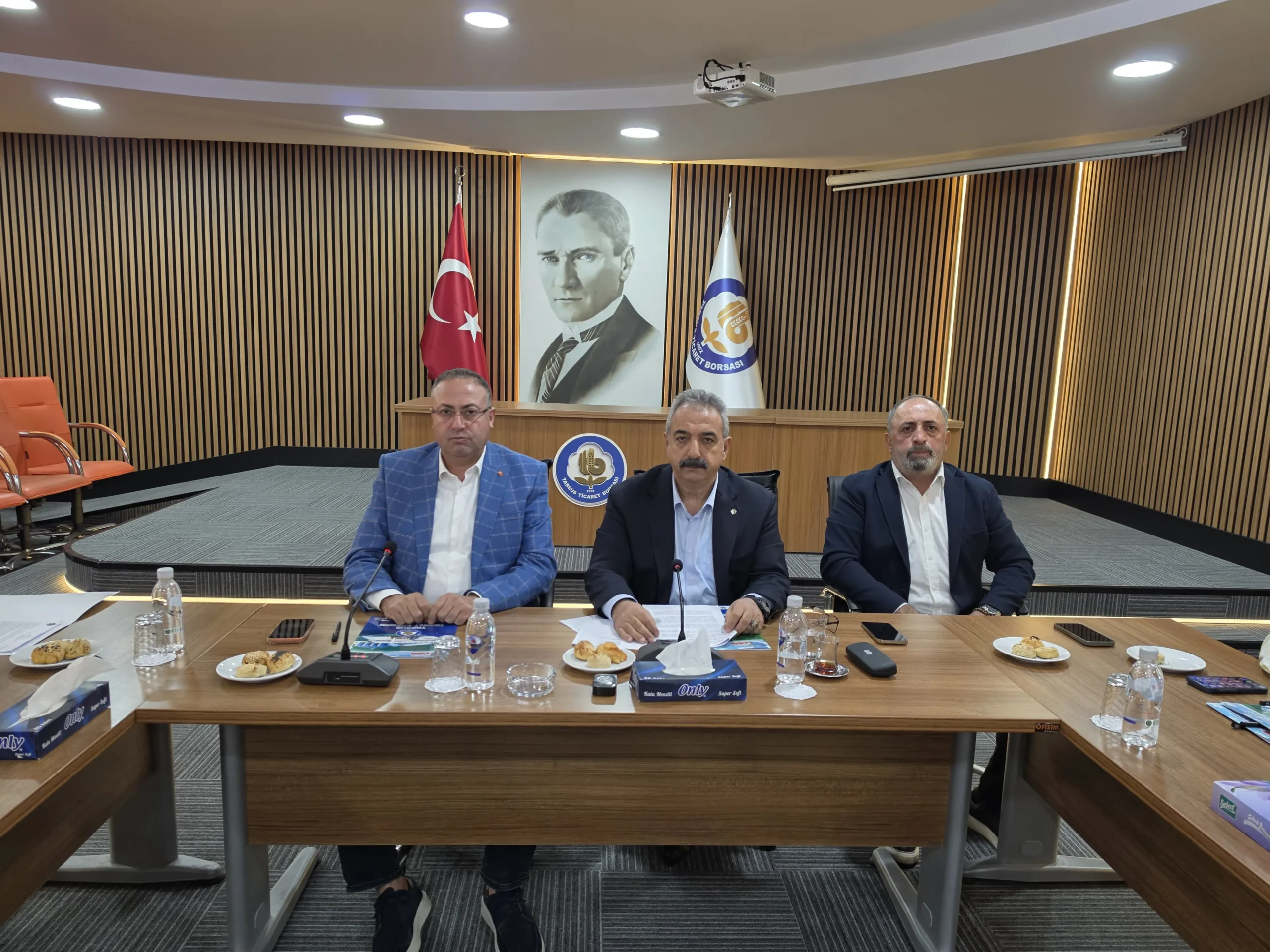 VEYİS AVCI: “TARSUS’UN ÜRETİM GÜCÜ, ÜLKEMİZİN KALKINMASINA DEĞER KATIYOR”